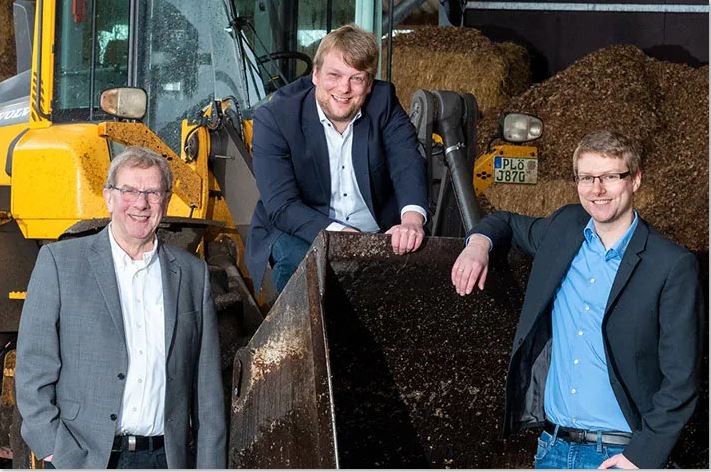 bioenergie-erzeuger-blunk-geschaeftsfuehrung-im-brennstoff-lager