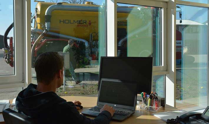 Blunk Mitarbeiter Ostermann bei der Arbeit