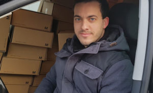 Blunk Weihnachtspäckchen auf dem Weg zur Post _1