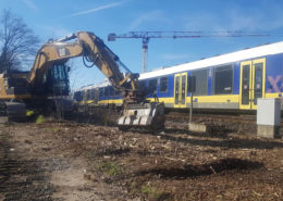 Blunkmulcht Böschung an der Bahnlinie 03