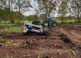 Blunk beim Testeinsatz im Forst mit Bobcat Raupe und Forstmulcher bei der Arbeit