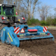 Blunk arbeitet Schlick mit Spatenmaschine 40 cm in Boden ein