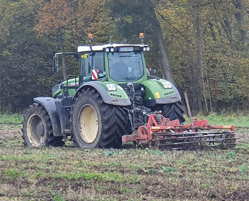 Lohnunternehmen Blunk bereitet Ackerflächen mit Tiefenmeissel für Aufforstung vor - 56