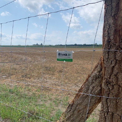 Blunk Zaun Schild an Aufforstungsfläche in Beeskow für NFG