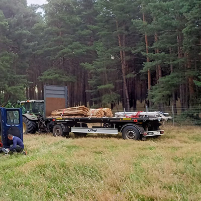 Blunk baut Zaun um Aufforstungsfläche in Beeskow für NFG 02