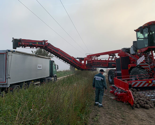 Blunk Rübenernte: Rüben verladen ab Feld - Foto von Sebastian Oechsle 02
