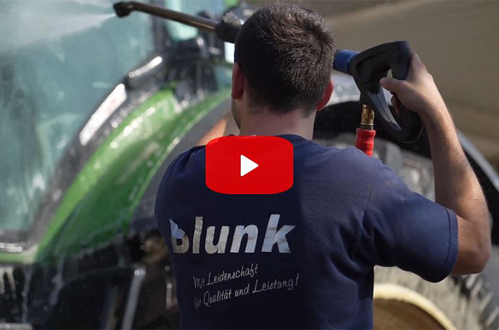 Blunk bei der Maisernte 2021 - zum Videoclip