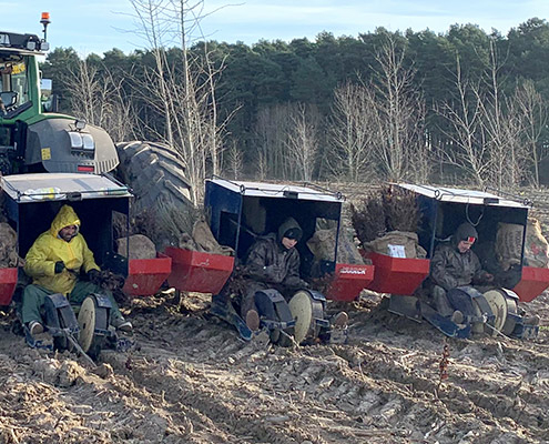 Aufforstung Beeskow: Ersteinsatz der neuen Forst-Pflanzmaschine - Foto Helge Witt - 01b
