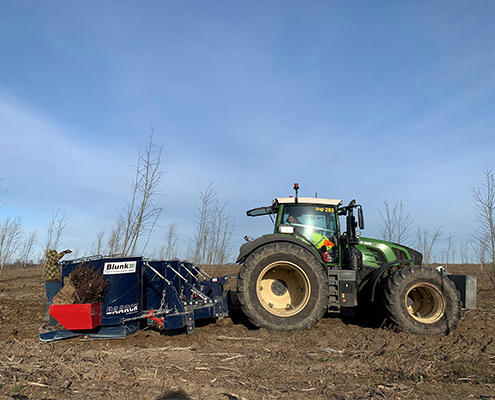 Aufforstung Beeskow: Ersteinsatz der neuen Forst-Pflanzmaschine - Foto Helge Witt - 06