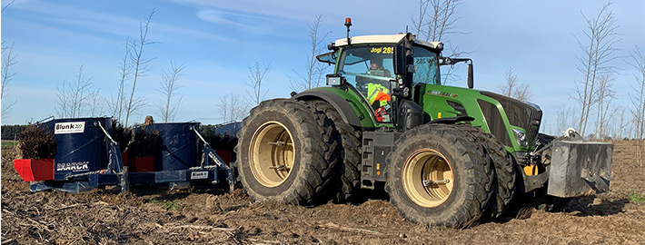 Aufforstung Beeskow: Ersteinsatz der neuen Forst-Pflanzmaschine - Foto Helge Witt - Titel