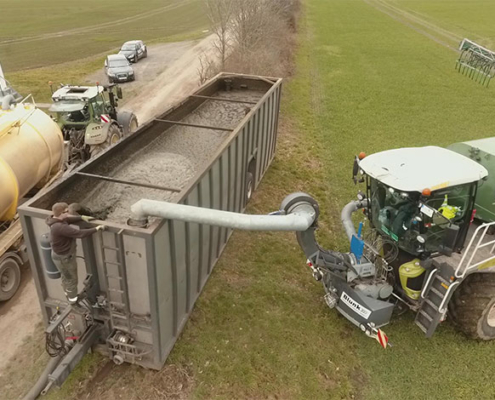 Blunk bei der Gülle Ausbringung mit Xerion SGT und Kaweco - Foto Dominic Kkern_01