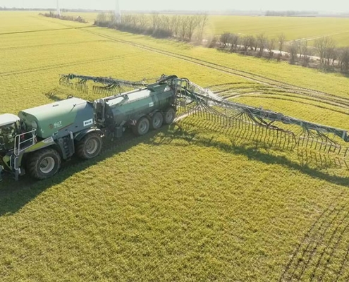 Blunk bei der Gülle Ausbringung mit Xerion SGT und Kaweco - Foto Dominic Kkern_03