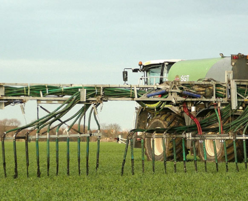 Blunk bei der Gülle Ausbringung mit Xerion SGT und Kaweco - Foto Dominic Kkern_05