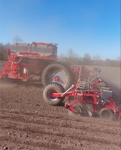 Horsch Flüssigdünger Einzelkorn Sämaschine bei Blunk im Einsatz 12