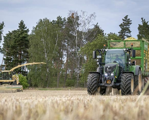 GPS und Gras ernten miGPS und Gras ernten mit Blunk 2022 - 10 - foto-blk-farmingt Blunk 2022 - 10 - foto-blk-farmingg