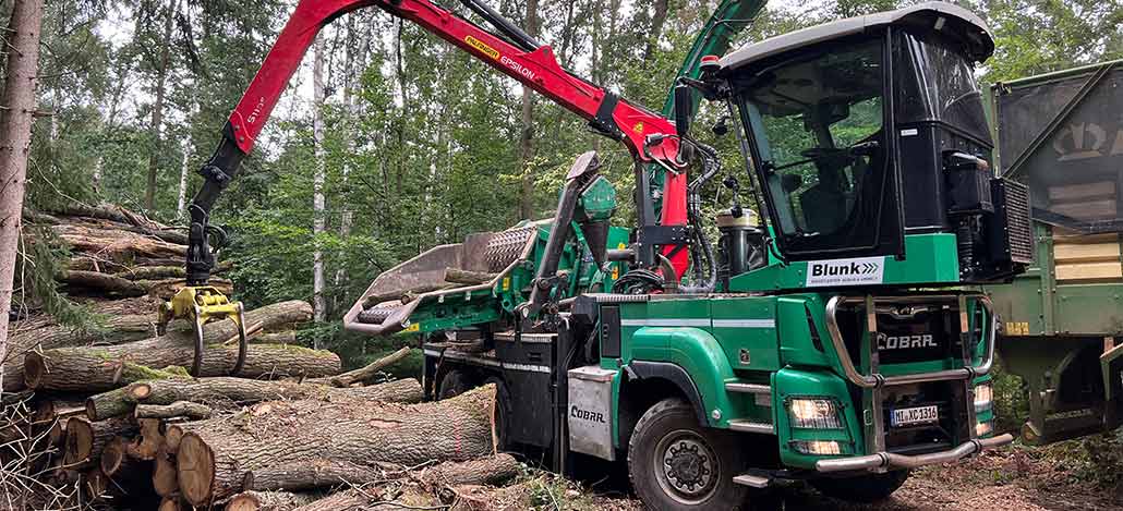 Blunk im Einsatz: Holz-Hackschnitzel Produktion - Hacken mit Jens Cobra Hacker im Forst