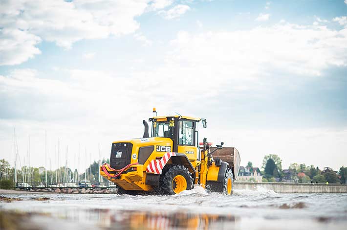 Blunk Umwelt-Team Holtsee bei Strand Reinigung in Flensburg - Foto Mattis Schramm @agrarservice - 01