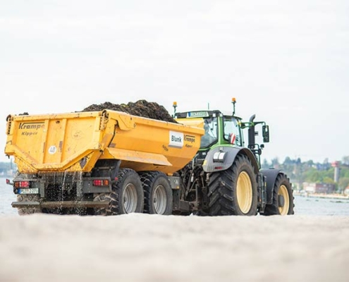Blunk Umwelt-Team Holtsee bei Strand Reinigung in Flensburg - Foto Mattis Schramm @agrarservice - 08
