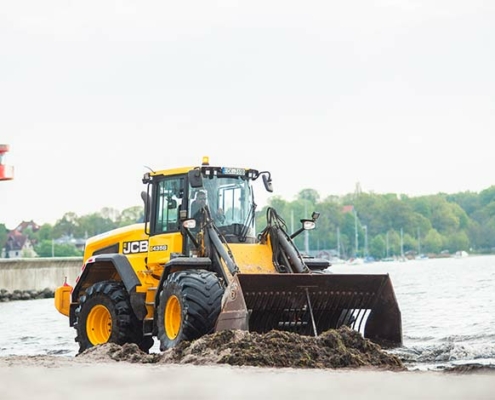 Blunk Umwelt-Team Holtsee bei Strand Reinigung in Flensburg - Foto Mattis Schramm @agrarservice - 10