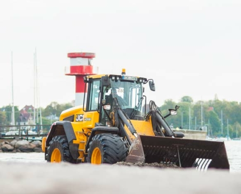 Blunk Umwelt-Team Holtsee bei Strand Reinigung in Flensburg - Foto Mattis Schramm @agrarservice - 18