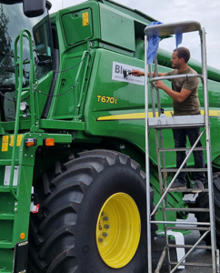 Lohnunternehmen Blunk setzt John Deere- T 76o fuer Getreideernte 2024 ein