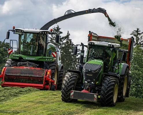 Gras Ernte mit neuen Häckselwagen: Blunk-Team Rendswühren - Foto T Bannas 9403