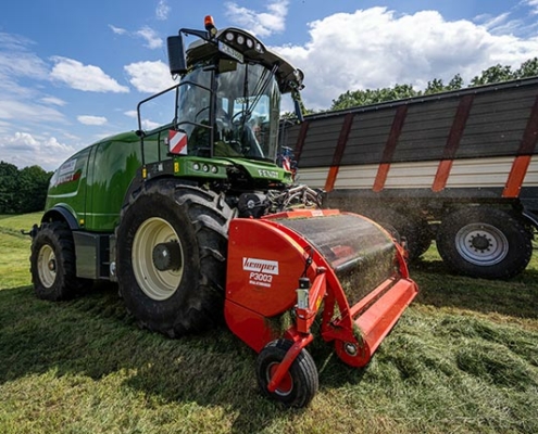 Gras Ernte mit neuen Häckselwagen: Blunk-Team Rendswühren - Foto T Bannas 9453