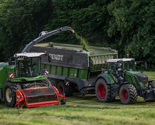 Gras Ernte mit neuen Häckselwagen: Blunk-Team Rendswühren - Foto T Bannas 9459
