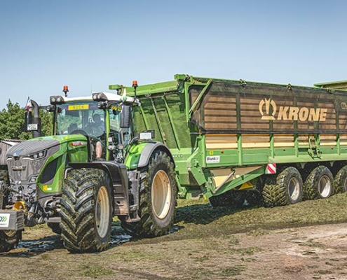 Grasernte und Silo fahren: Blunk-Team Lalendorf - Foto Florian Lüttge 9401