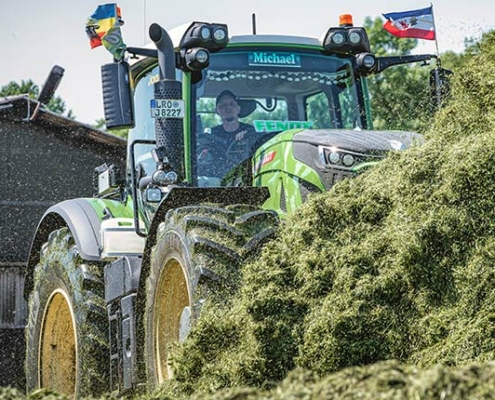 Grasernte und Silo fahren: Blunk-Team Lalendorf - Foto Florian Lüttge 9414