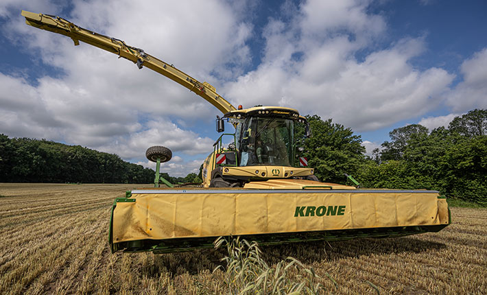 Blunk testet Feldhäcksler mit neuem Krone Schneidwerk XDisc 710 - Foto 3411 Tako Bannas