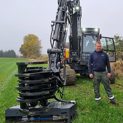 Blunk bei Knickpflege mit neuem Fällgreifer an Volvo-Bagger - Foto Sven Rixen 105547