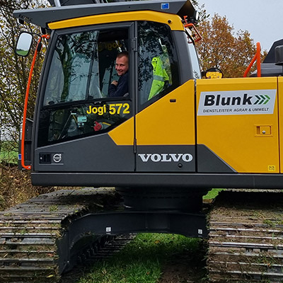 Blunk bei Knickpflege mit neuem Fällgreifer an Volvo-Bagger - Foto Sven Rixen 121128
