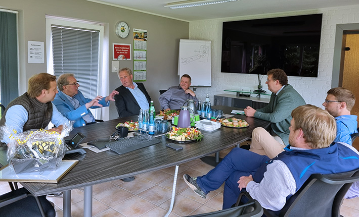 BLU und Landwirtschaftskammer SH ehren langjährigen Blunk-Mitarbeiter -381
