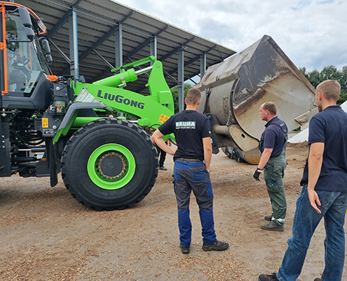 Bei Dienstleister Blunk im Test-Einsatz: eRadlader von Liugong Modell 856HE -Foto 01