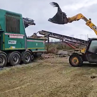 blunk-team-beim-rueben-mischsilage-herstellen-foto-malte-schroeder-36