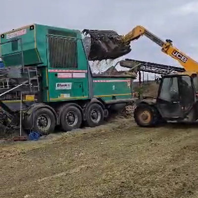 blunk-team-beim-rueben-mischsilage-herstellen-foto-malte-schroeder-37