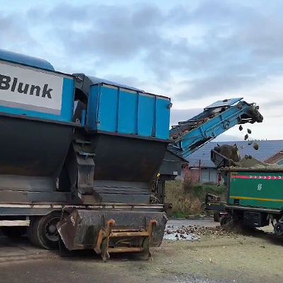 blunk-team-beim-rueben-mischsilage-herstellen-foto-malte-schroeder-40
