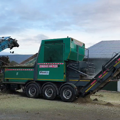 blunk-team-beim-rueben-mischsilage-herstellen-foto-malte-schroeder-41