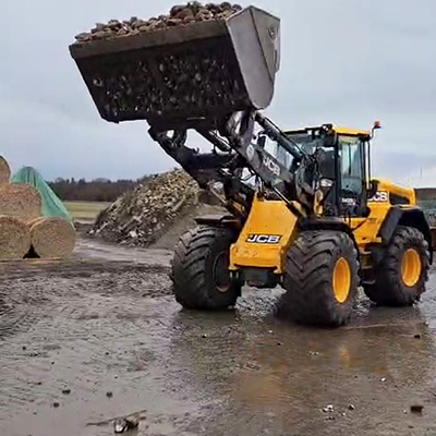 blunk-team-beim-rueben-mischsilage-herstellen-foto-malte-schroeder-49