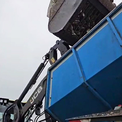 blunk-team-beim-rueben-mischsilage-herstellen-foto-malte-schroeder-50