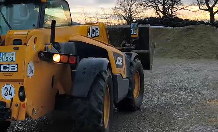 rueben-serice-von-blunk-rueben-mischsilage-einsilieren-in-sh