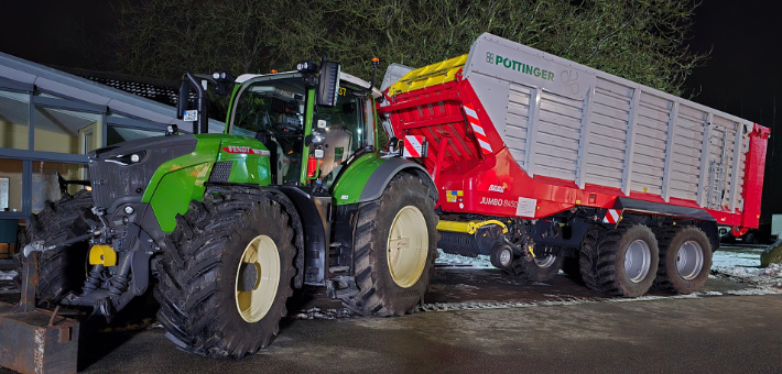 25 mm Grasschnitt mit Pöttinger Ladewagen Jumbo 8450 bei Blunk -01