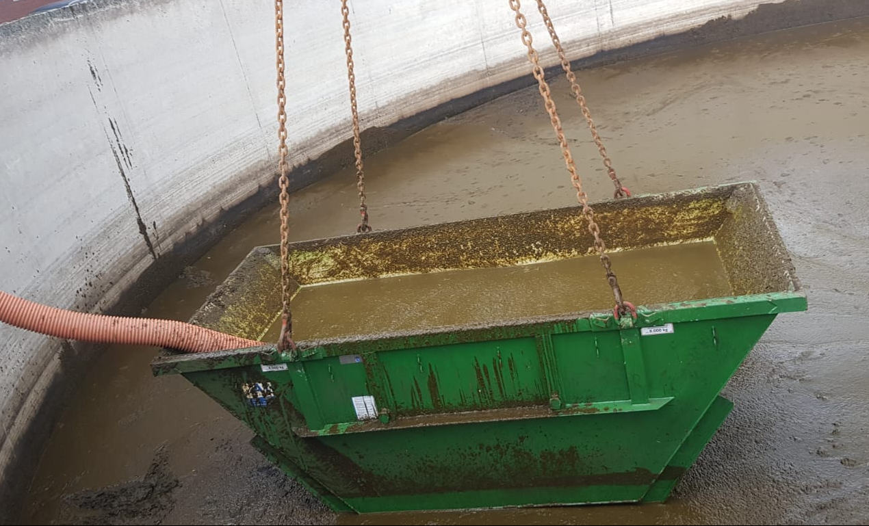 Professionelle Behälterreinigung in Industrie, Agrar und Umwelt: Blunk -- 02