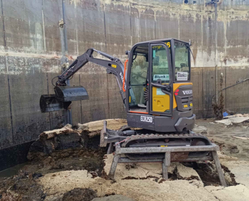 Professionelle Behälterreinigung in Industrie, Agrar und Umwelt: Blunk -- 04