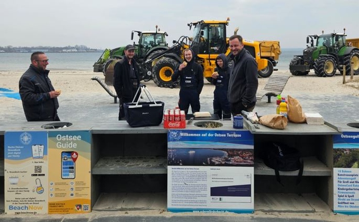 Küstenschutz mit Dienstleister Blunk-Strandreinigung Seegras-Umschlag Verwertung mit Imbiss