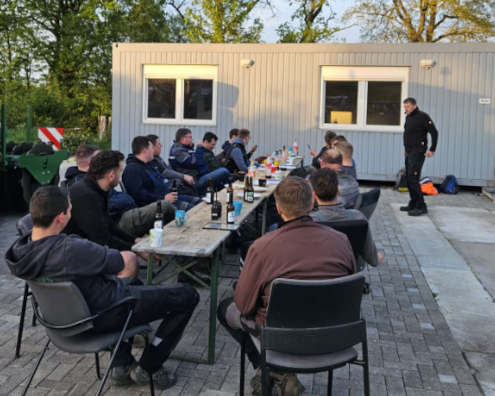 blunk-team-rastede-1ter-schnitt-gras-haeckseln-01