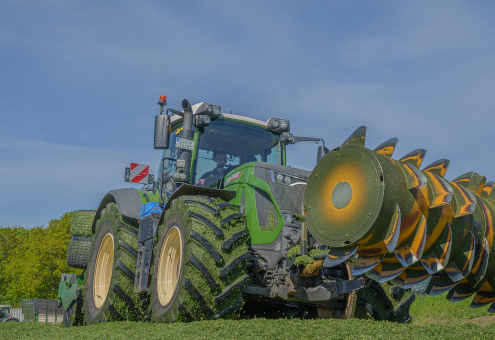 Blunk-Team beim Grasschnitt und Silobau mit Krone-Technik in Schleswig-Holstein - Foto Noah Thomsen 016