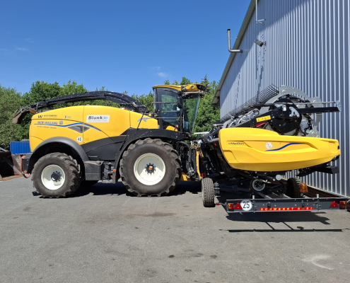 In der Blunk-Werkstatt: Umbau Kombi Bandschneidwerk mit neuem New Holland Häcksler für die GPS Ernte 01