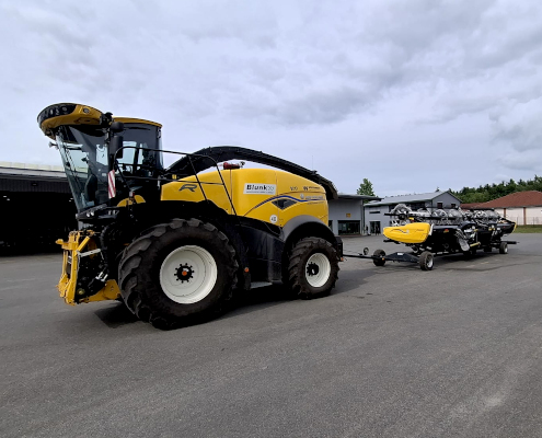 In der Blunk-Werkstatt: Umbau Kombi Bandschneidwerk mit neuem New Holland Häcksler für die GPS Ernte 02 In der Blunk-Werkstatt: Umbau Kombi Bandschneidwerk mit neuem New Holland Häcksler für die GPS Ernte 02